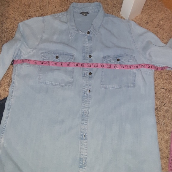 Eddie Bauer lightweight tranquil boyfriend style button down - Picture 4 of 11